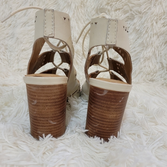 Lucky Brand Women's Tafia Wedge lace up perforated Sandal size 6.5M - Picture 2 of 6